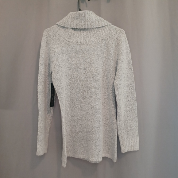 Almost Famous Sweater Size XL - Picture 2 of 4